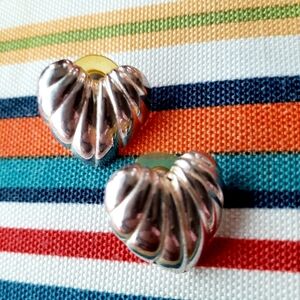 SILVER TONED HEART EARRINGS